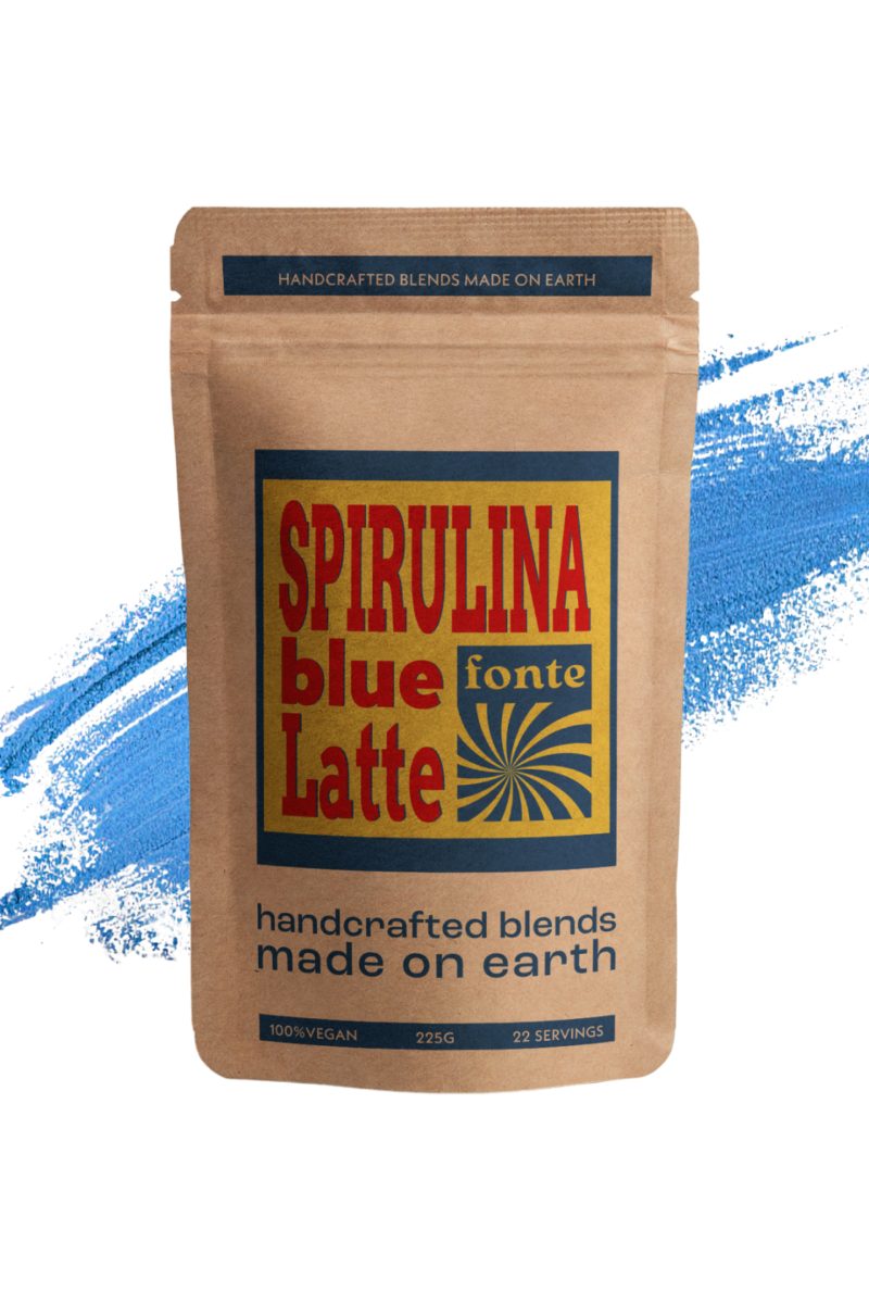 Spirulina-Blue-Latte-with-powder